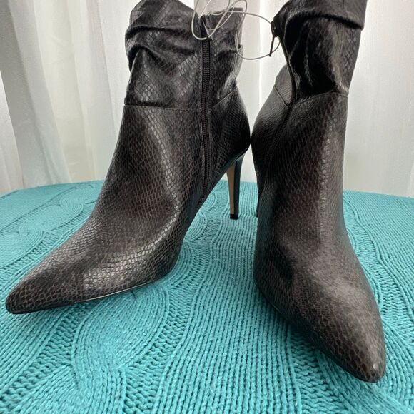 XOXO Shoes - Xoxo Women's Taylor Pump SnakeSkin Pointed Toe Ankle Boots Black Size 9.5 NWOT